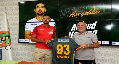 رسميًا.. كوكا يعود إلى الدوري التركي عبر بوابة ألانيا سبور